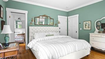 4 habitaciones, escritorio, tabla de planchar con plancha y wifi