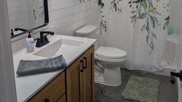 淋浴設備、風筒、提供毛巾、番梘