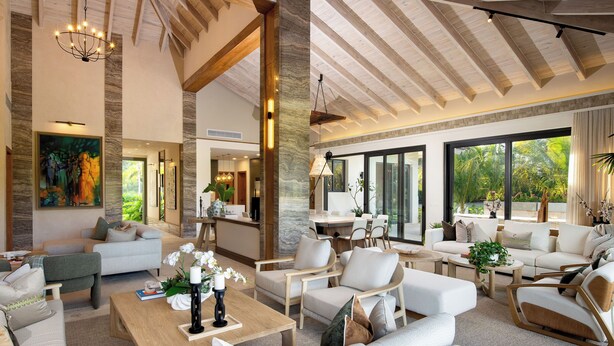 A spacious living area with multiple seating options, a dining area, and large windows offering a view of greenery. - Comfortable, Elegant, Luxury, Pool, Jacuzzi, BBQ (Casa de Campo)