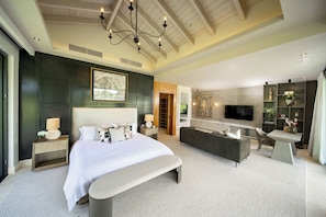 6 bedrooms, desk, iron/ironing board, travel cot