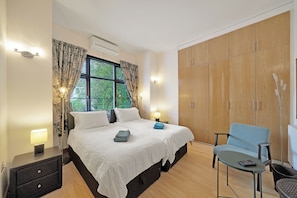 1 bedroom, desk, iron/ironing board, free WiFi - Air-conditioned London garden apartment (London)