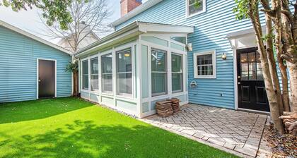 Pet-friendly, freshly renovated, 2 bd/2.5 bath townhome in Decatur!