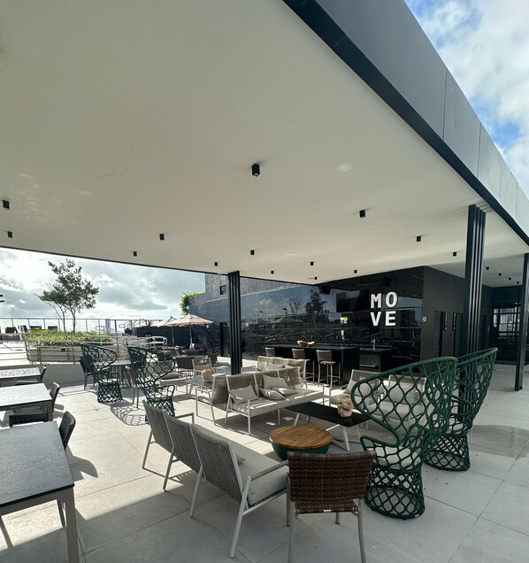 Outdoor dining - Modern flat — 300m from the beach (Tambaú João Pessoa)