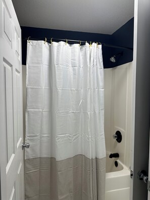 Hair dryer, towels, soap, toilet paper - The Retreat at Sunset Harbor (Navarre)
