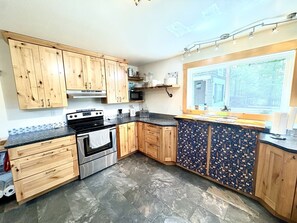 Køleskab, ovn, kogeplade, opvaskemaskine