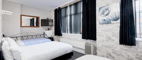 Laptop workspace, iron/ironing board, free WiFi