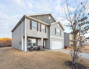 Exterior - Clemson University (6 min) - 1kMbps Internet - Easy Check In - Office Space (Pendleton)