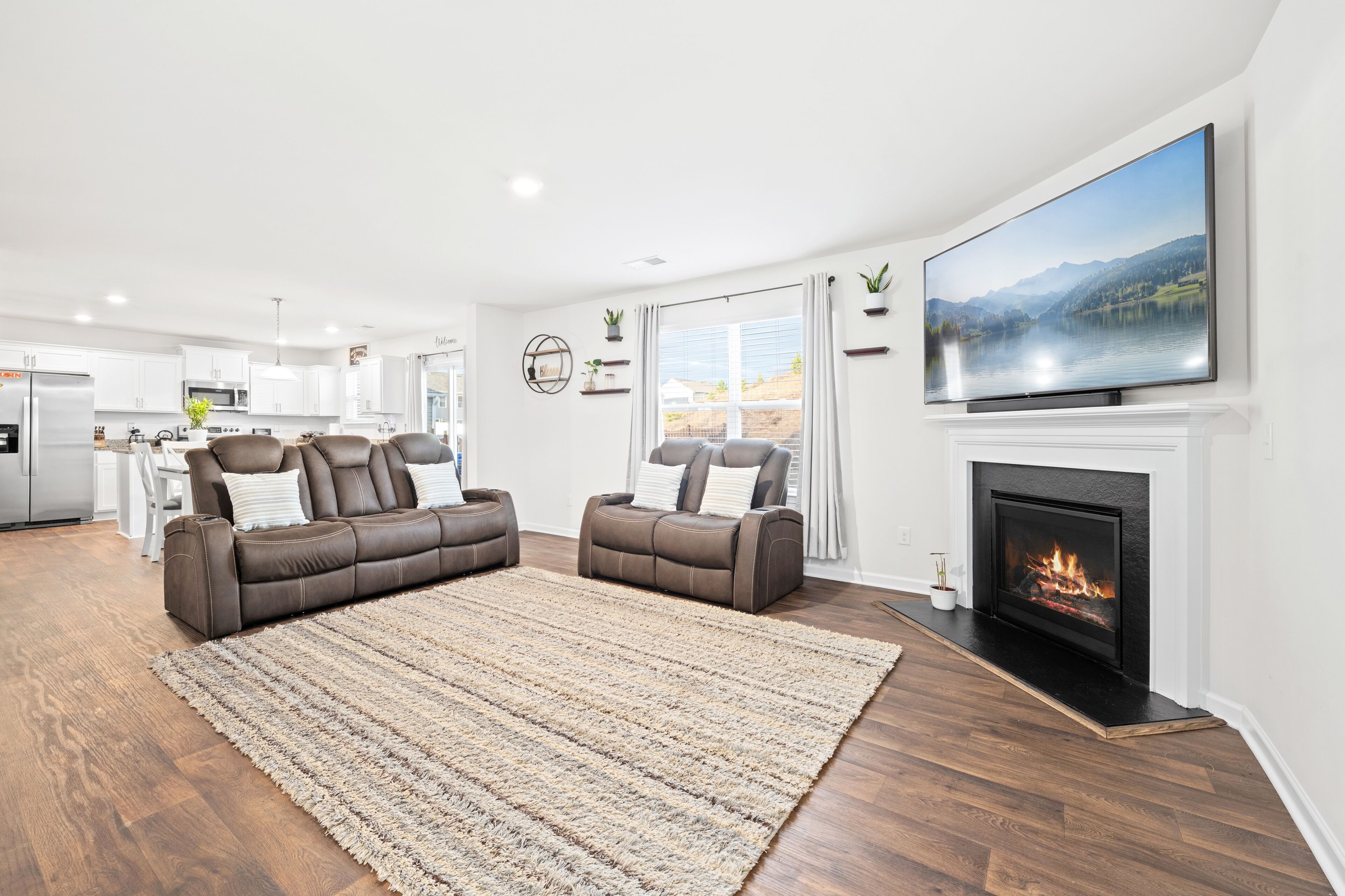 Smart-TV, Kamin, Bücher