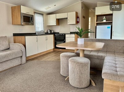 Stunning Holiday Caravan in Great Yarmouth – Just Steps from the Beach!