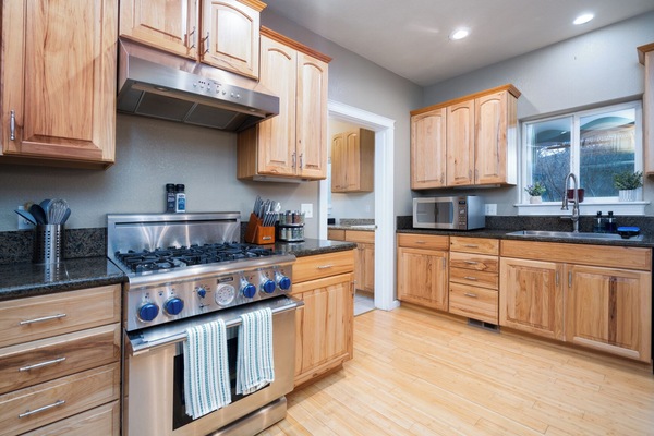 Frigorífic, microones, forn i placa de cuina