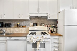 Microondas, horno, parrilla de estufa y lavavajillas 