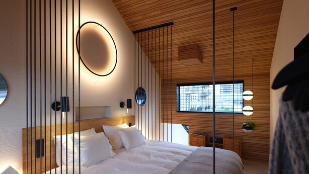 Ein modernes Schlafzimmer mit Holzboden, einem großen Bett mit weißer Bettwäsche, einer runden Wandleuchte und einem Fenster mit Blick auf die Stadt.