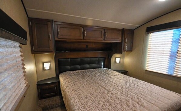 1 habitación y ropa de cama 