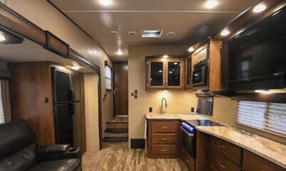 Charming Fifth Wheel Getaway in Tahlequah