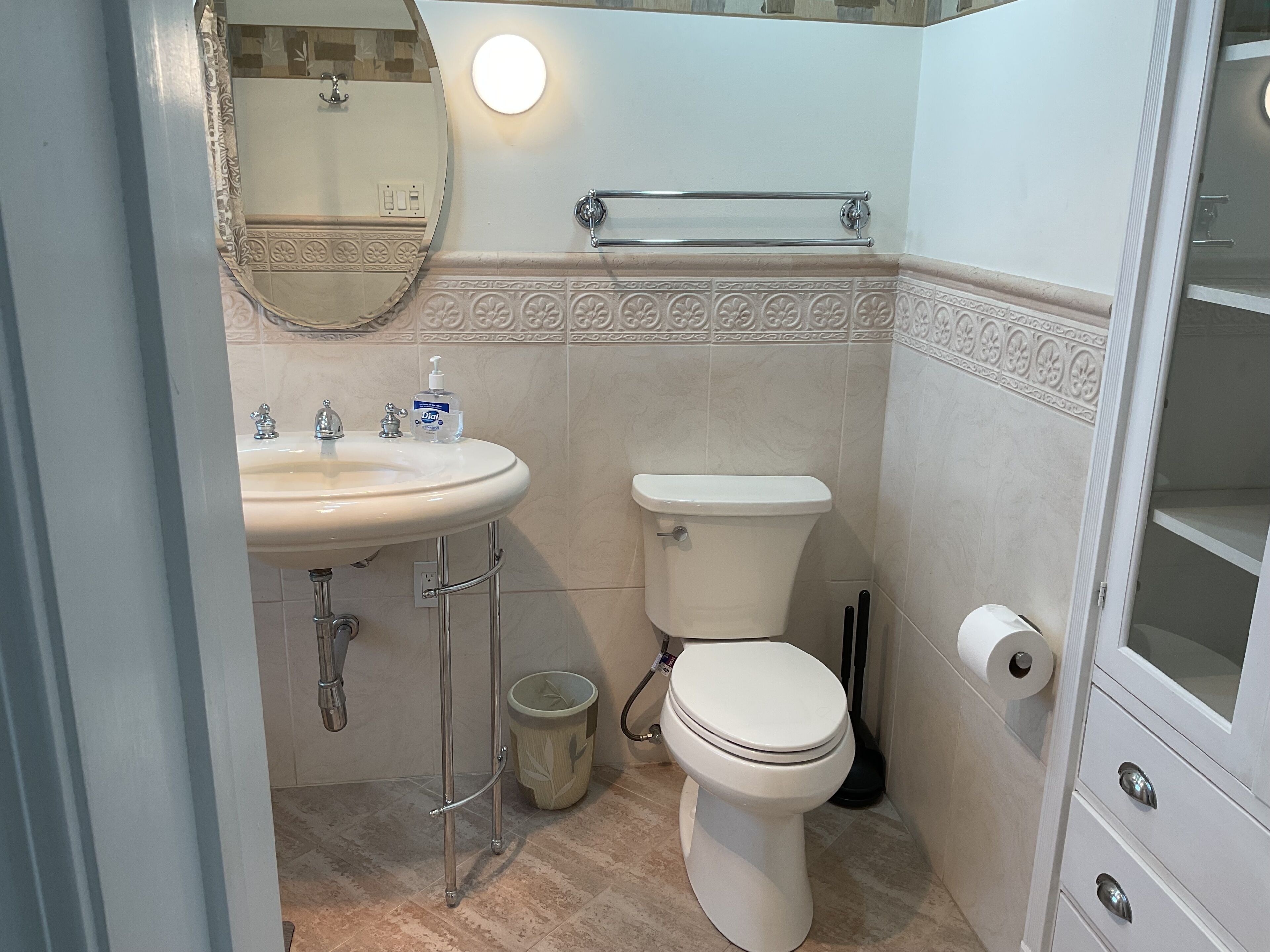 Jetted tub, hair dryer, towels, soap