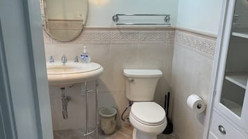 Jetted tub, hair dryer, towels, soap