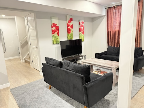Beautiful 2 Bedrooms basement suite
