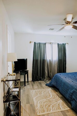 2 bedrooms, iron/ironing board, WiFi, bed sheets