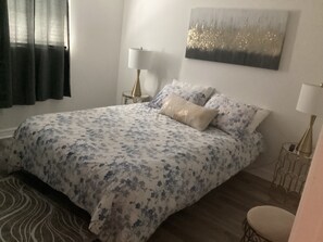 2 chambres, fer et planche à repasser, Wi-Fi, draps fournis