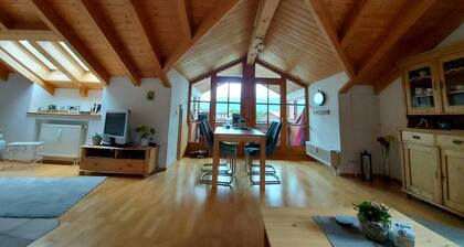 Gemütliche Ferienwohnung mit herrlichen Ausblick, zwei Balkone, Tiefgaragenplatz
