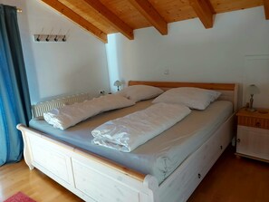 1 bedroom, WiFi, bed sheets - Cozy vacation apartment with wonderful views, two balconies, underground parking space (Blaichach)