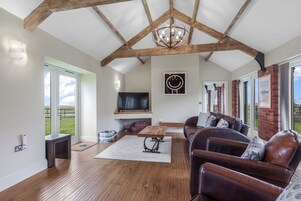 Cottage | Living area | 39-inch TV with digital channels