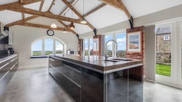 Cottage | Private kitchen | Coffee/tea maker, electric kettle, toaster