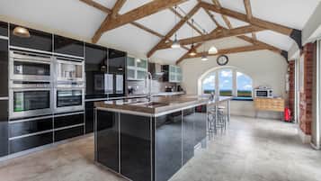 Cottage | Private kitchen | Coffee/tea maker, electric kettle, toaster