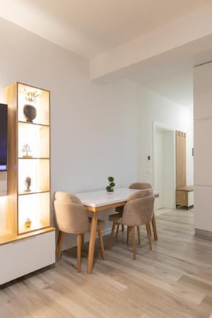 Family Room, Balcony | Free WiFi, bed sheets - Zani's Villa (Vlorë)