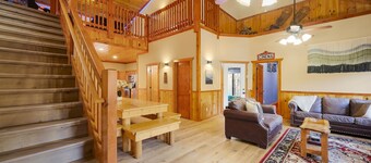 Pet friendly! Private heated pool! Theatre!