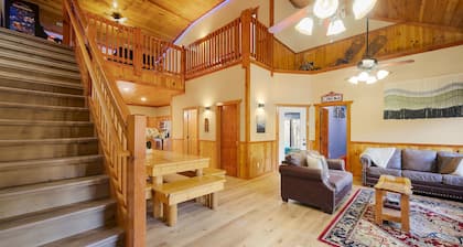 Pet friendly! Private heated pool! Theatre!