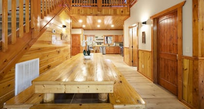 Pet friendly! Private heated pool! Theatre!
