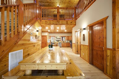 Pet friendly! Private heated pool! Theatre!