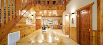Pet friendly! Private heated pool! Theatre!