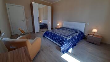 3 bedrooms, desk, iron/ironing board, WiFi