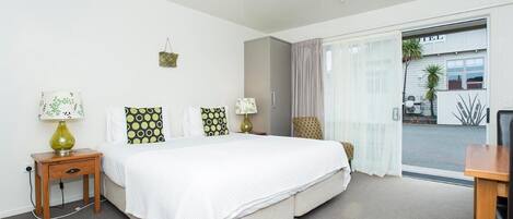 Espacio para trabajar con laptop y wifi gratis