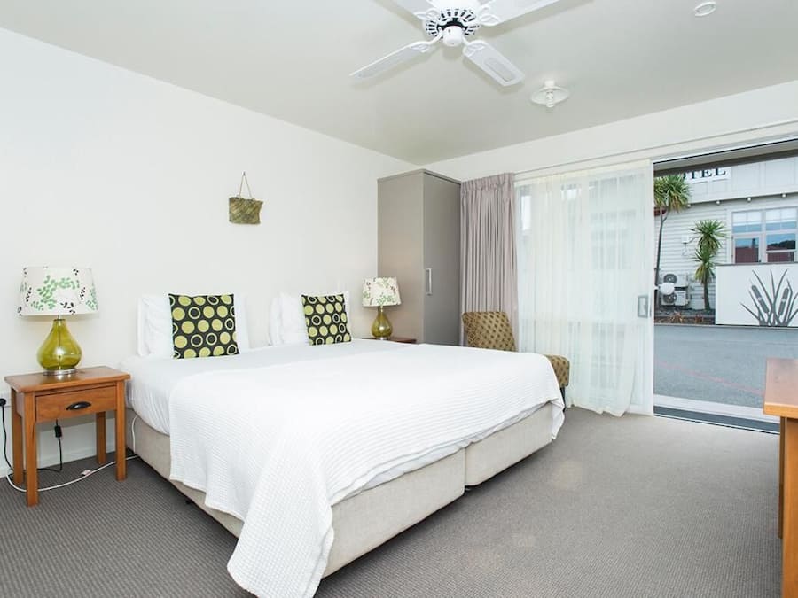 Studio | Laptop workspace, free WiFi