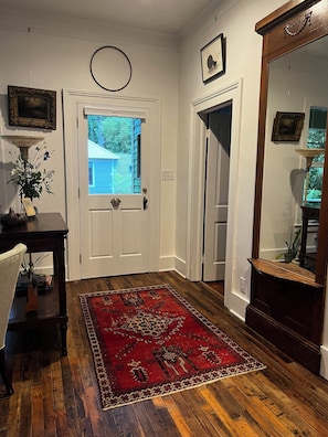 Interior - Historic 3-bedroom home in beautiful Athens. Walkable to town and Campus. (Athens)