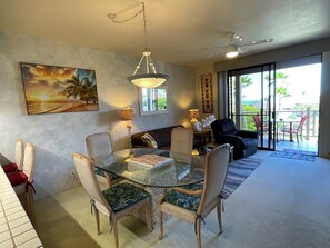 Living area - Cozy 1-bedroom condo with AC, WiFi in lovely Wailea-Makena (Wailea-Makena)