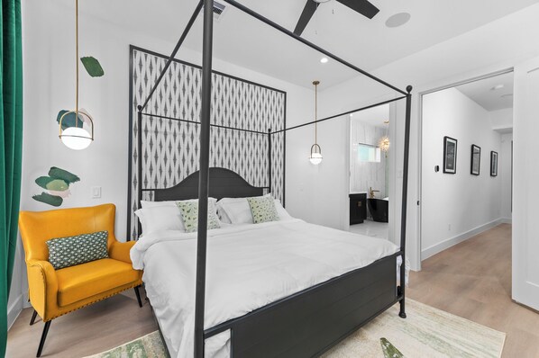3 habitaciones, escritorio, tabla de planchar con plancha y wifi gratis