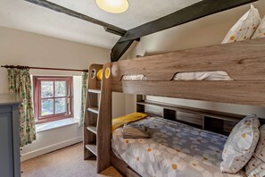 3 bedrooms, iron/ironing board, free WiFi, bed sheets