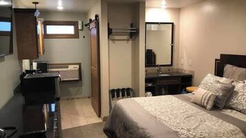 1 Schlafzimmer, Schreibtisch, laptopgeeigneter Arbeitsplatz