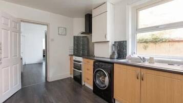 House | Private kitchen | Fridge, microwave, oven, stovetop