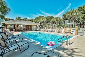 A heated pool - Yes Beach + Bikes + Pet Friendly + Golf Cart (Santa Rosa Beach)