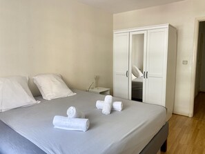 Free WiFi, bed sheets - Apartment in the city center (Menton)