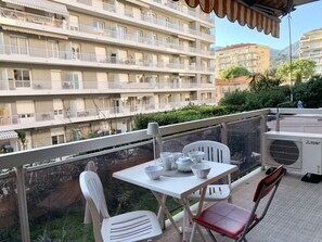 Outdoor dining - Apartment in the city center (Menton)