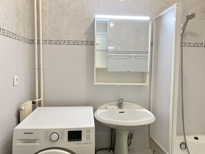 Hårtork och handdukar