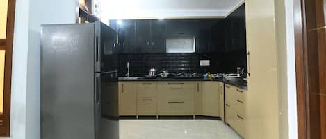 Cookware/dishes/utensils