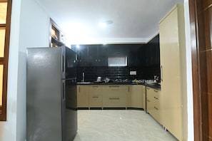 Cookware/dishes/utensils