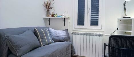 TV, libri, impianto stereo